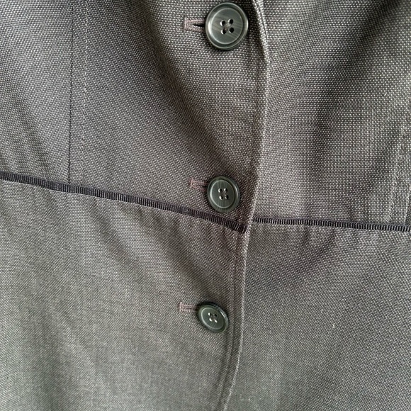 Banana Republic Classic Tailored  buttoned  charcoal gray jacket.       Size 4P - Picture 3 of 10